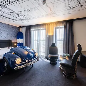 4* Hotel V8 At Motorworld